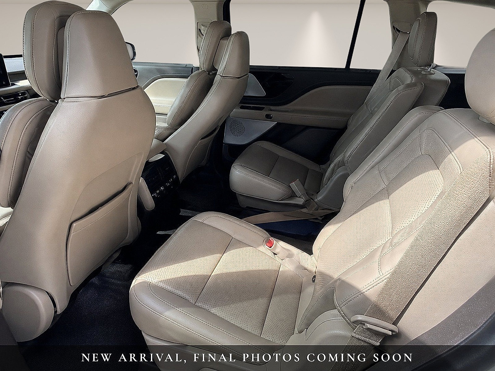 Used 2023 Lincoln Aviator Reserve w/ Equipment Group 201A RWD image 11