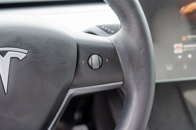 Used 2022 Tesla Model Y Performance AWD/4WD image 22