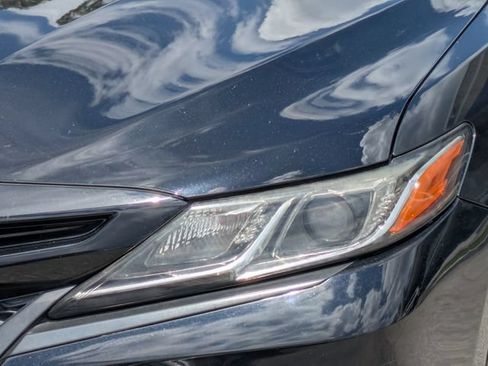 Used 2018 Toyota Camry SE w/ Convenience Package FWD image 9