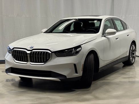 Used 2026 BMW 530i xDrive w/ Premium Package AWD/4WD image 3