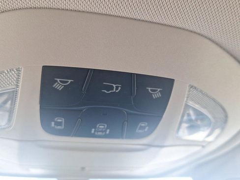 Used 2023 Chrysler Pacifica Touring-L image 30