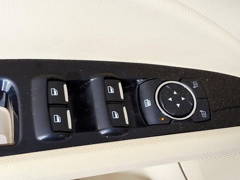 Used 2016 Ford Fusion SE w/ Equipment Group 202A FWD image 15