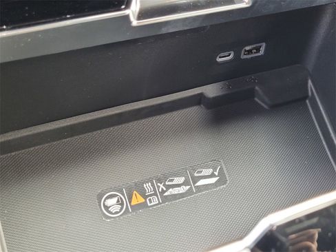 New 2026 GMC Yukon XL Denali w/ Denali Reserve Package image 16