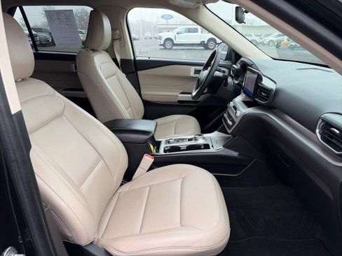 Used 2023 Ford Explorer XLT w/ Equipment Group 202A image 19