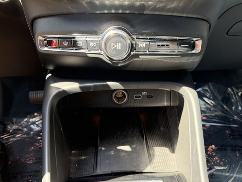 Used 2023 Volvo C40 P8 Recharge Ultimate AWD/4WD image 24