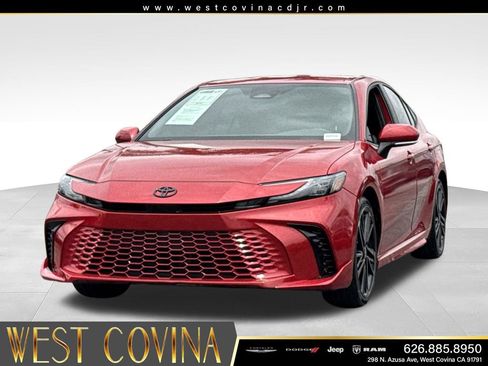 Used 2025 Toyota Camry XSE FWD image 4