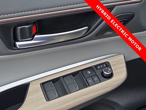 Used 2022 Toyota Venza XLE image 13