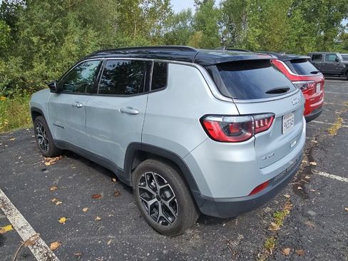 Used 2025 Jeep Compass Limited AWD/4WD image 8