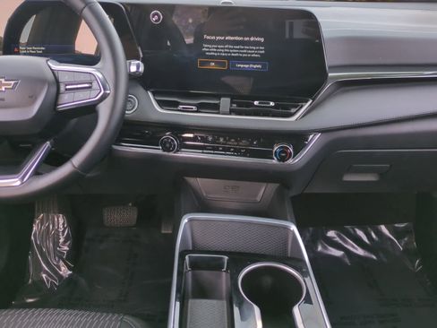 Used 2025 Chevrolet Equinox LT image 11