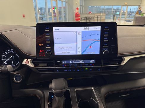 Used 2022 Toyota Sienna XSE image 29