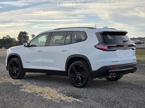 Used 2024 GMC Acadia Elevation w/ Black Edition image 4