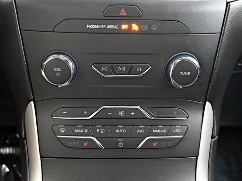 Used 2020 Ford Edge SEL w/ Cold Weather Package image 17