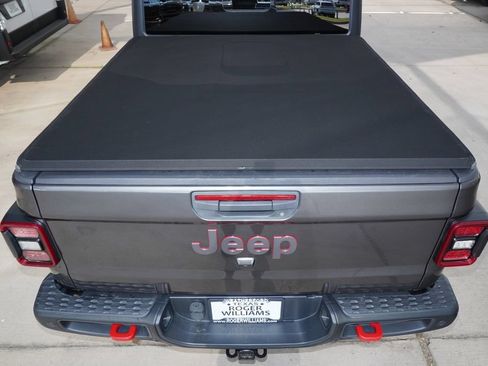 Used 2021 Jeep Gladiator Rubicon AWD/4WD image 12