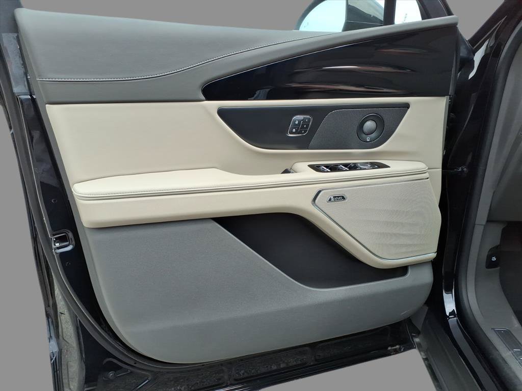 New 2025 Lincoln Nautilus Reserve w/ Jet Appearance Package AWD/4WD image 14