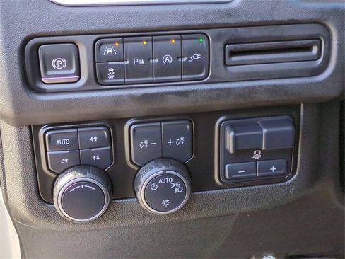 Used 2021 Chevrolet Tahoe LT w/ LT Signature Package image 18