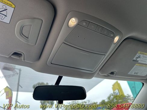 Used 2018 Nissan Rogue SV w/ Premium Package image 25