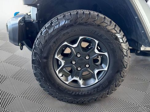 Used 2022 Jeep Wrangler Unlimited Rubicon 4xe w/ Cold Weather Group AWD/4WD image 34