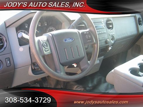 Used 2016 Ford F250 XL w/ Power Equipment Group image 2