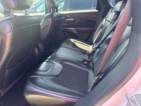 Used 2019 Jeep Cherokee Latitude Plus w/ Cold Weather Group image 13