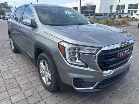 Used 2024 GMC Terrain SLE image 7