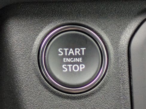 Used 2025 Land Rover Defender 110 X-Dynamic SE image 18