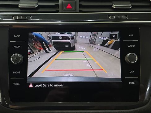 Used 2022 Volkswagen Tiguan SE image 23