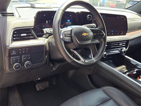 Used 2025 Chevrolet Suburban LT AWD/4WD image 23