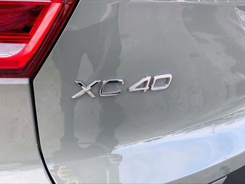Used 2025 Volvo XC40 B5 Core w/ Protection Package Premier image 10