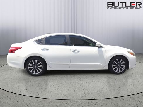 Used 2016 Nissan Altima 2.5 SL w/ 2.5 Technology w/LED Package FWD image 7