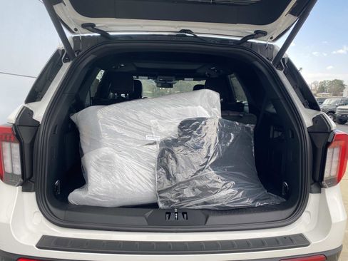 New 2026 Ford Explorer Platinum image 7