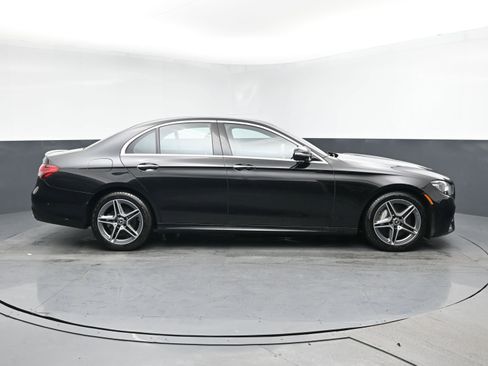Used 2022 Mercedes-Benz E 350 4MATIC Sedan image 3