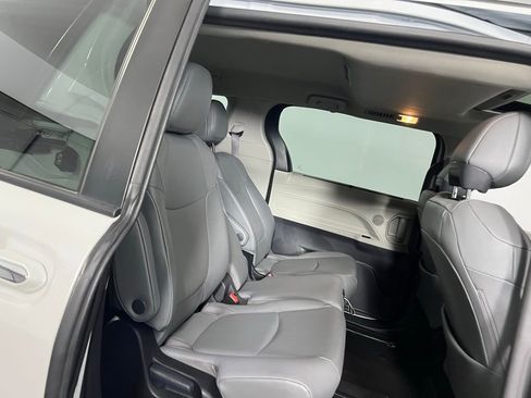 Used 2023 Toyota Sienna XLE image 27