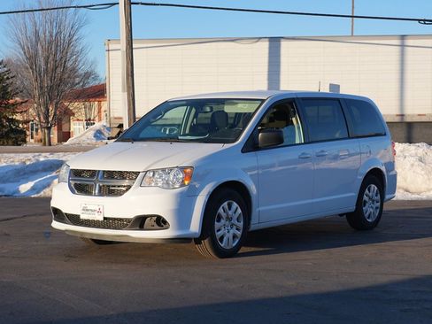 Used 2018 Dodge Grand Caravan SE w/ UConnect Hands-Free Group image 7