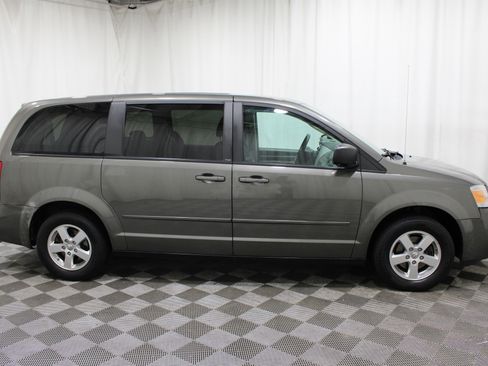 Used 2010 Dodge Grand Caravan SE FWD image 21