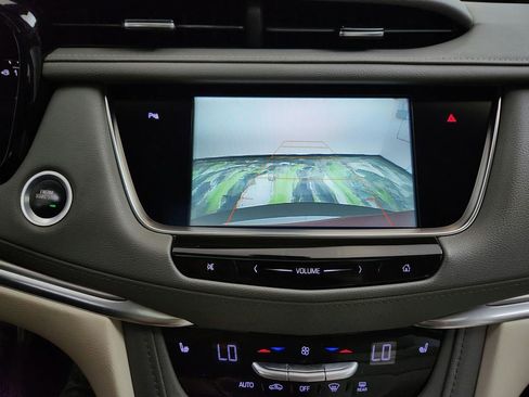 Used 2018 Cadillac XT5 Luxury w/ Driver Awareness Package image 32