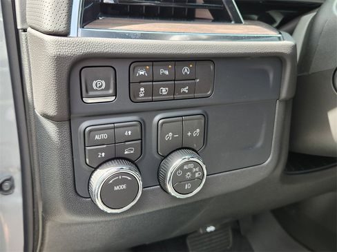 New 2026 Chevrolet Suburban Premier image 18