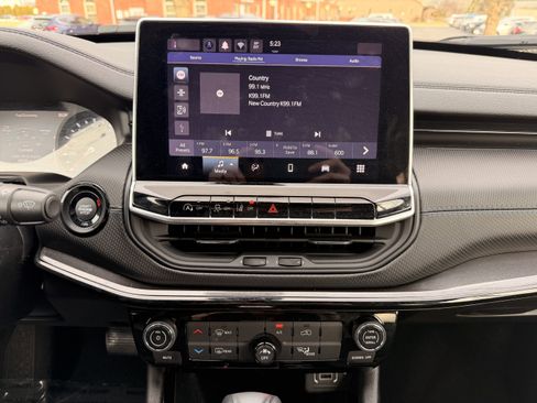 Used 2025 Jeep Compass Latitude w/ Altitude Special Edition image 18