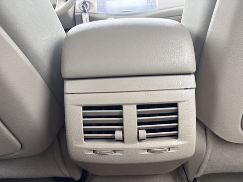 Used 2010 Toyota Avalon XLS image 17