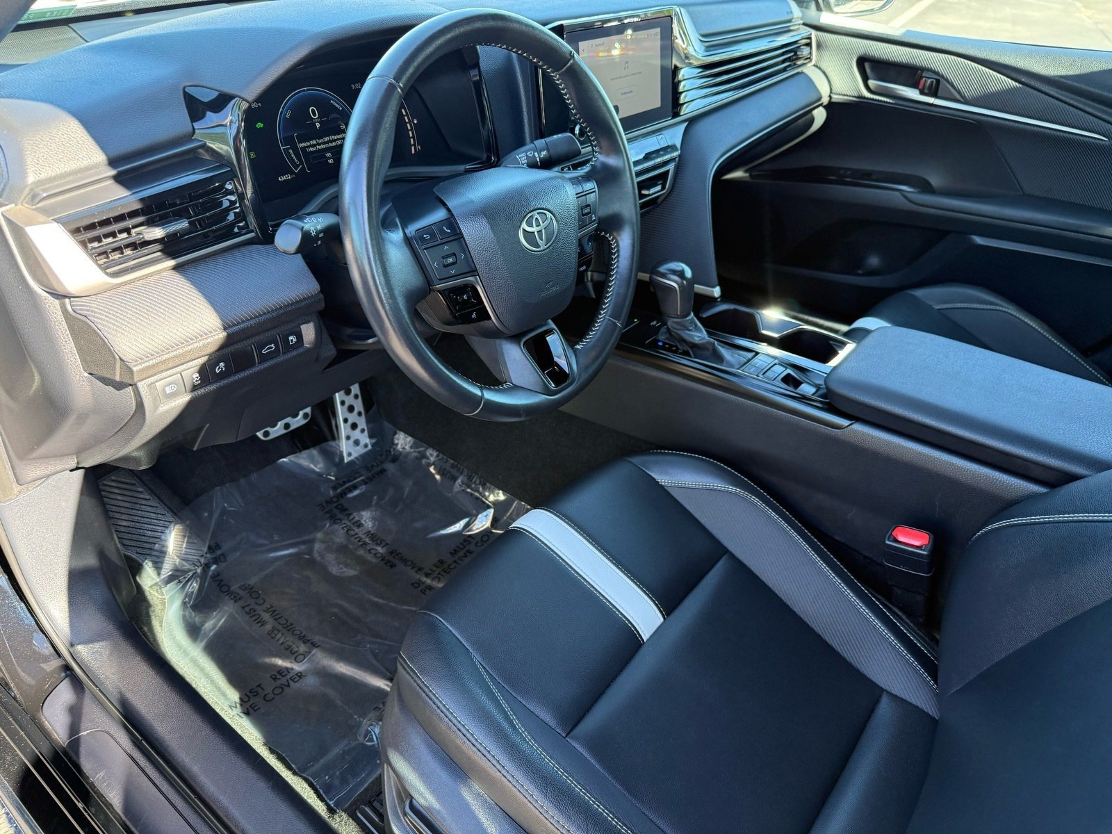 Used 2025 Toyota Camry SE FWD image 12