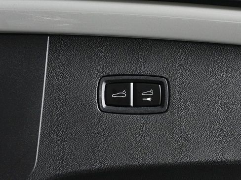 New 2025 Porsche Cayenne Turbo image 38