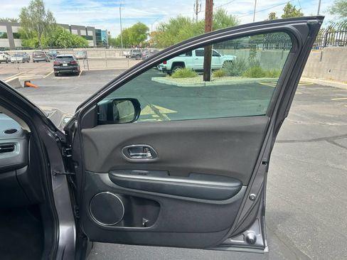 Used 2018 Honda HR-V EX image 10