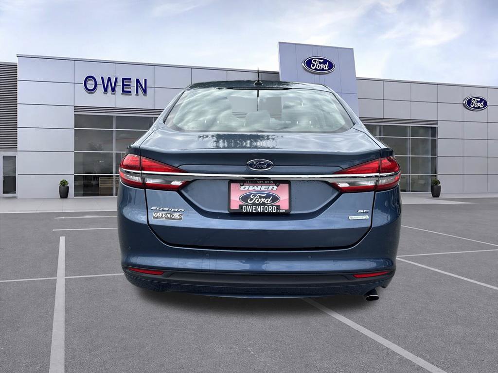 Used 2018 Ford Fusion SE FWD image 5