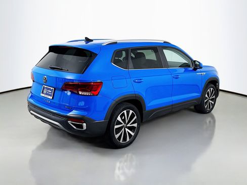 Certified 2023 Volkswagen Taos SE image 9