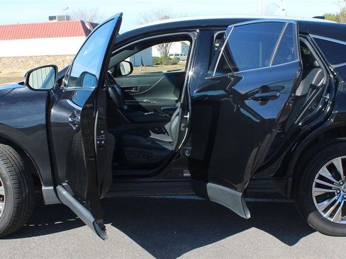 Used 2023 Toyota Venza XLE image 5