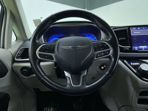 Used 2021 Chrysler Pacifica Touring w/ Cold Weather Group image 20