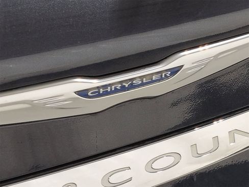 Used 2013 Chrysler Town & Country Touring w/ Trailer Tow Group image 12