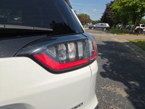 Used 2020 Jeep Cherokee Limited AWD/4WD image 9