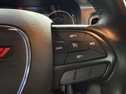 Used 2019 Dodge Charger SXT RWD image 18