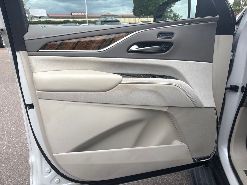 Certified 2024 Cadillac Escalade ESV Sport Platinum w/ LPO, ONYX Package AWD/4WD image 8