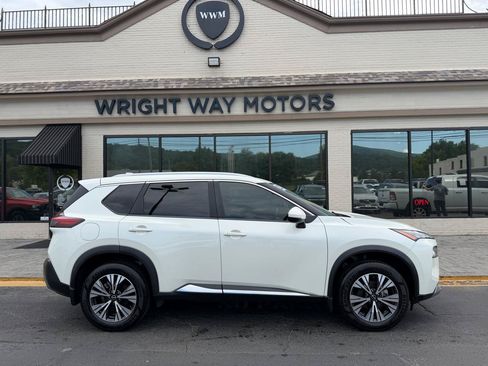 Used 2023 Nissan Rogue SV w/ SV Premium Package AWD/4WD image 2